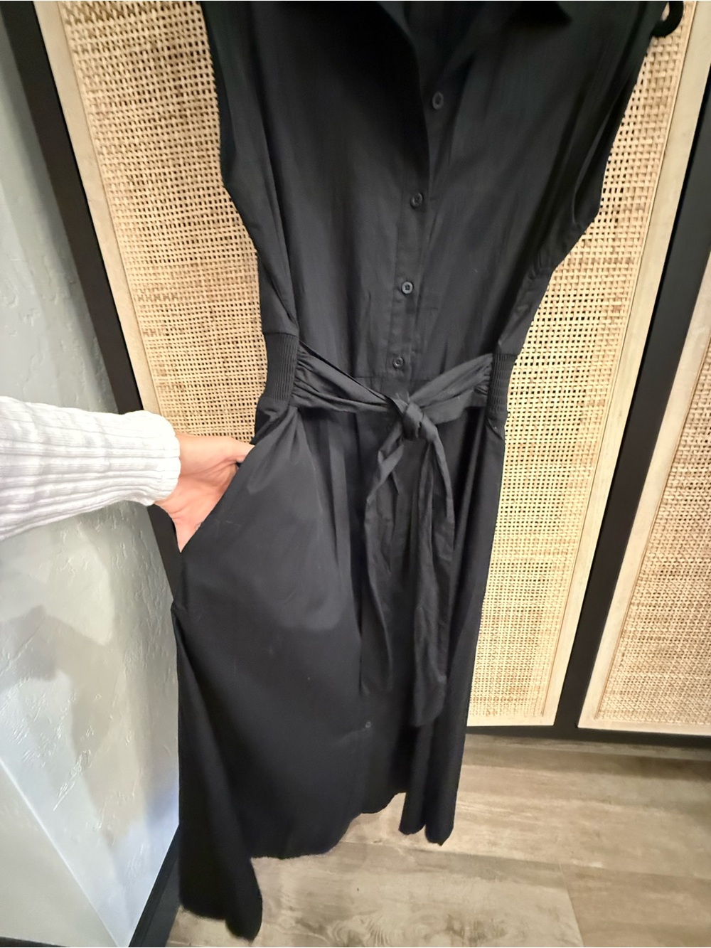 Evereve Perry Midi Dress Black Sleeveless Button-Front Dress with Tie Waist - Picture 3 of 10